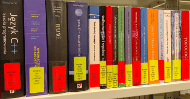 Zdięcie czytelni biblioteki Wydziału MIM