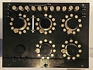 Przyrząd z pracowni elektrotechniki